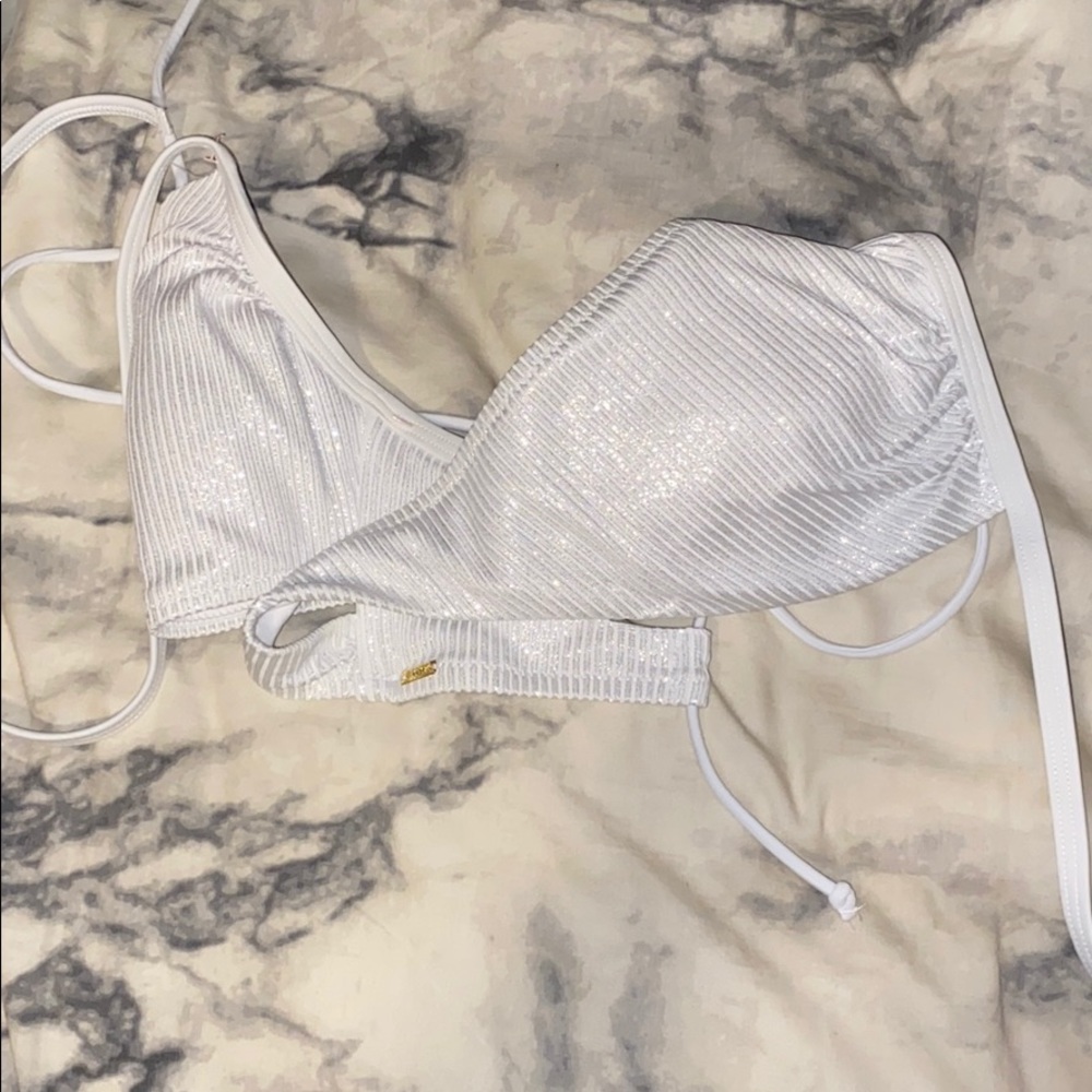 Victoria’s Secret White Criss Cross Bikini Top